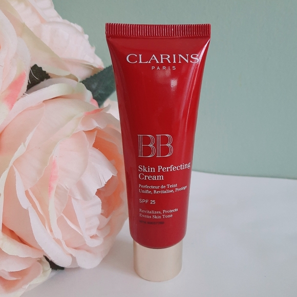 Clarins 00 Fair BB Cream skin perfecting - Picture 2 of 3